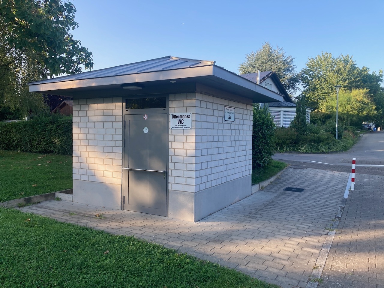 Öffentliche Toilette Spielplatz Küssaberg